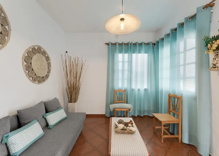 La Casa Amarilla